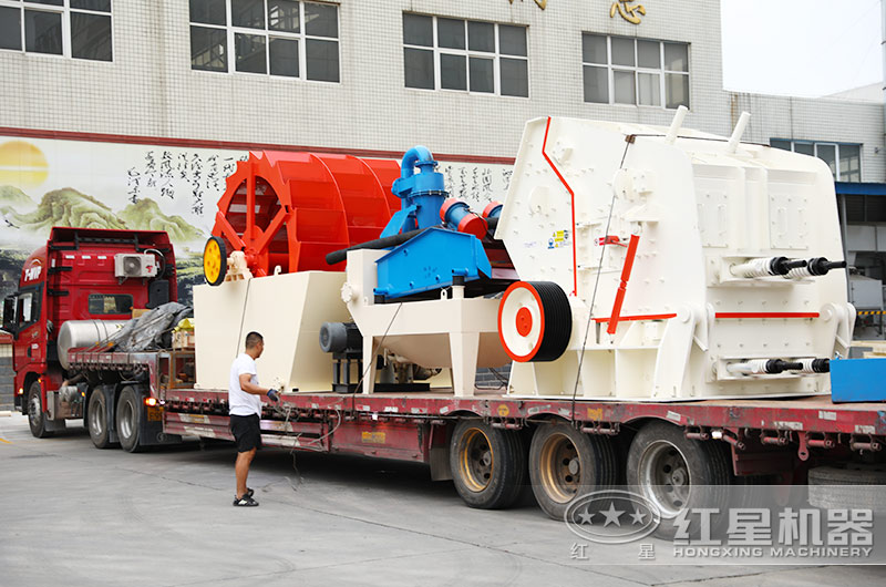 司機師傅打包洗砂機、細沙回收一體機準備發(fā)往安徽現(xiàn)場